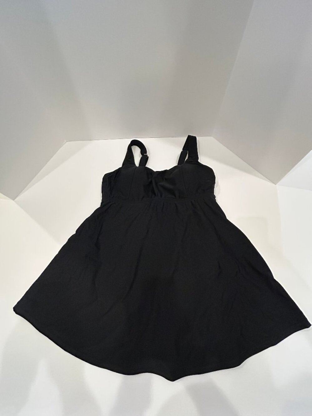 NWOT Raisins Curve Size 14W Black Flounce Swimdress